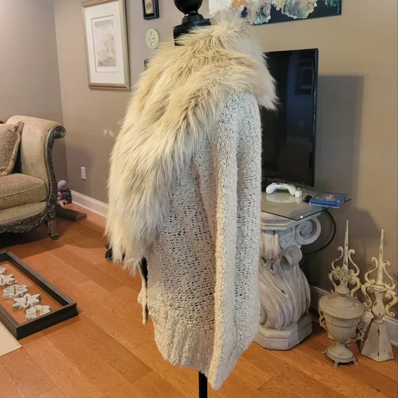Guess Faux Fur Collar Sweater Cardigan  in xxs - Picture 7 of 12